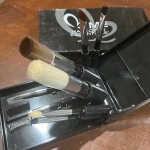 Makeup mini travel brushes